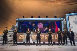 开云体育平台APP-KT碾压JDG，Faker成为全场焦点四强赛3:2（伦敦）