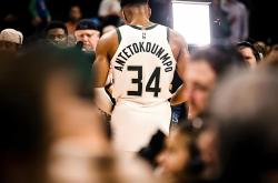 开云体育中国-雄鹿客场势不可挡，击败快船