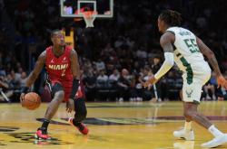 开云体育官方网站-火箭力克雄鹿，锡安点燃赛场