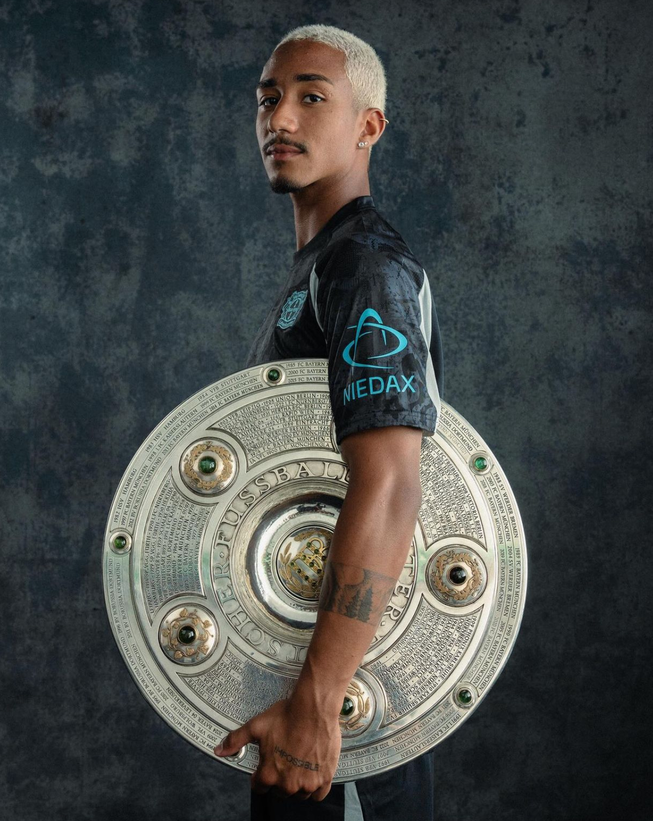 巴西射箭冠军气质独特取得连胜的简单介绍 巴西射箭冠军气质独特取得连胜的简单介绍